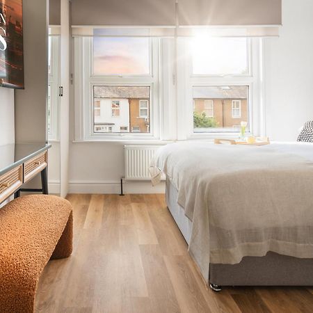 Newly Designed, 2Br Apt, 5Min From Northwood London Tube Station, Nato Hq, Ideal For Wembley, Warner Studio, Contractors Bagian luar foto