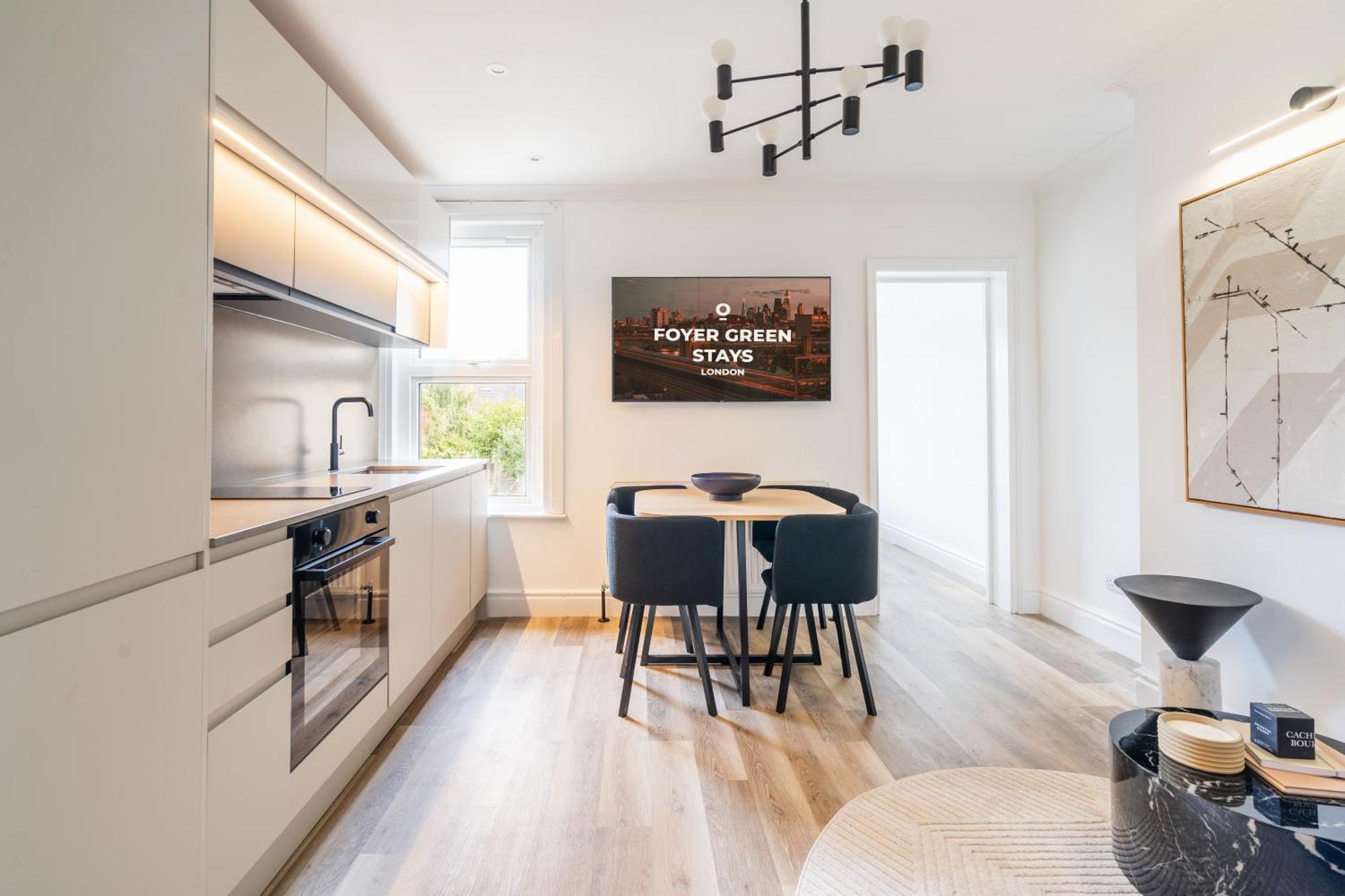 Newly Designed, 2Br Apt, 5Min From Northwood London Tube Station, Nato Hq, Ideal For Wembley, Warner Studio, Contractors Bagian luar foto