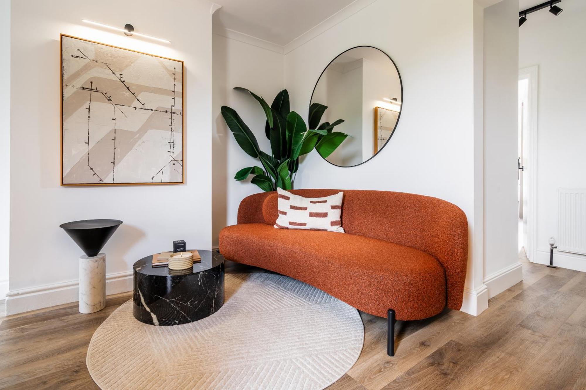 Newly Designed, 2Br Apt, 5Min From Northwood London Tube Station, Nato Hq, Ideal For Wembley, Warner Studio, Contractors Bagian luar foto