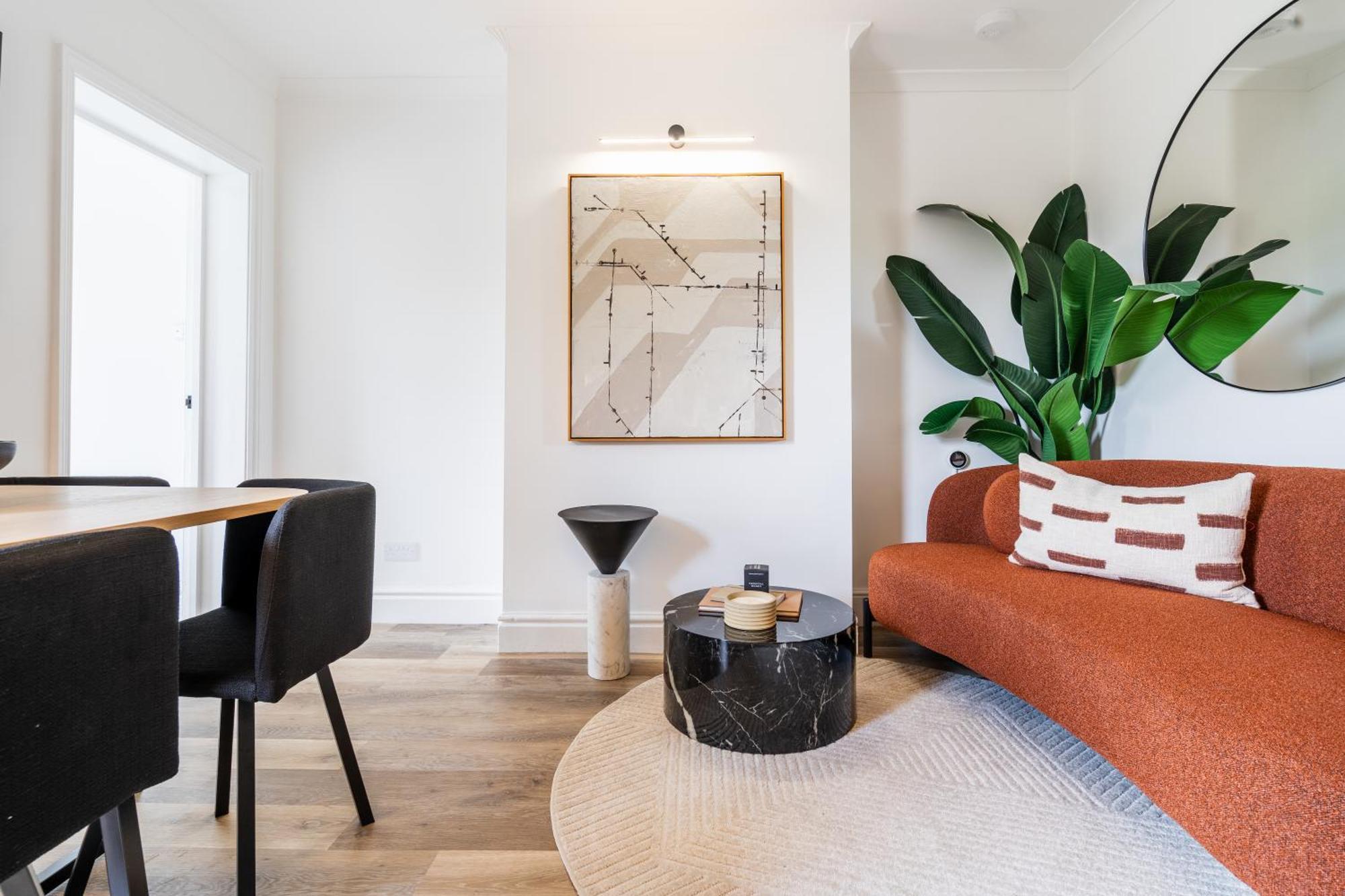 Newly Designed, 2Br Apt, 5Min From Northwood London Tube Station, Nato Hq, Ideal For Wembley, Warner Studio, Contractors Bagian luar foto
