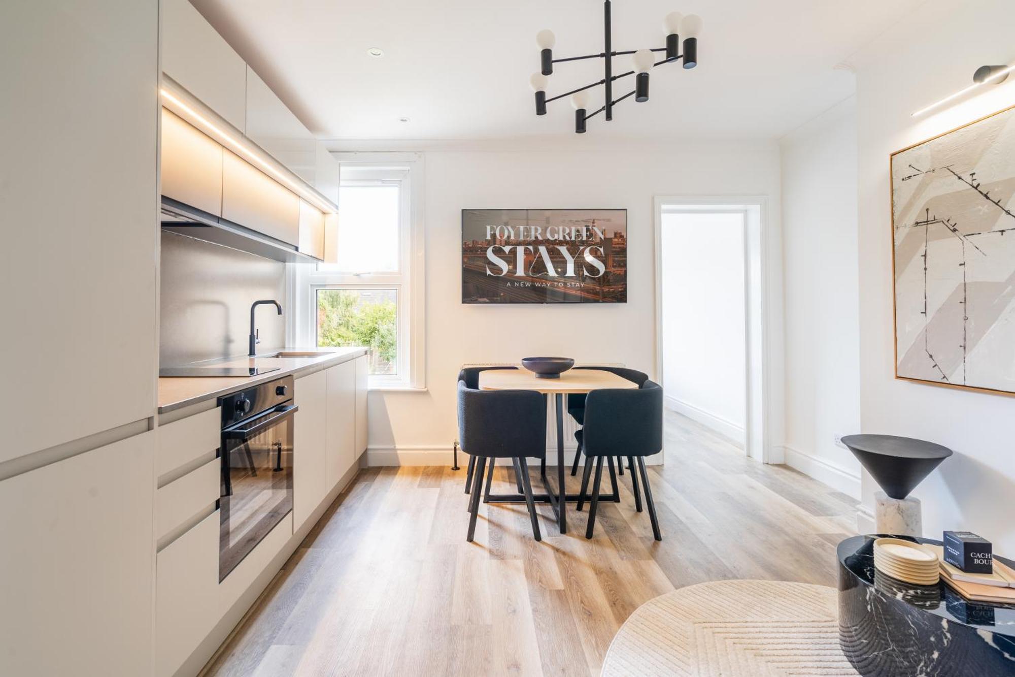 Newly Designed, 2Br Apt, 5Min From Northwood London Tube Station, Nato Hq, Ideal For Wembley, Warner Studio, Contractors Bagian luar foto