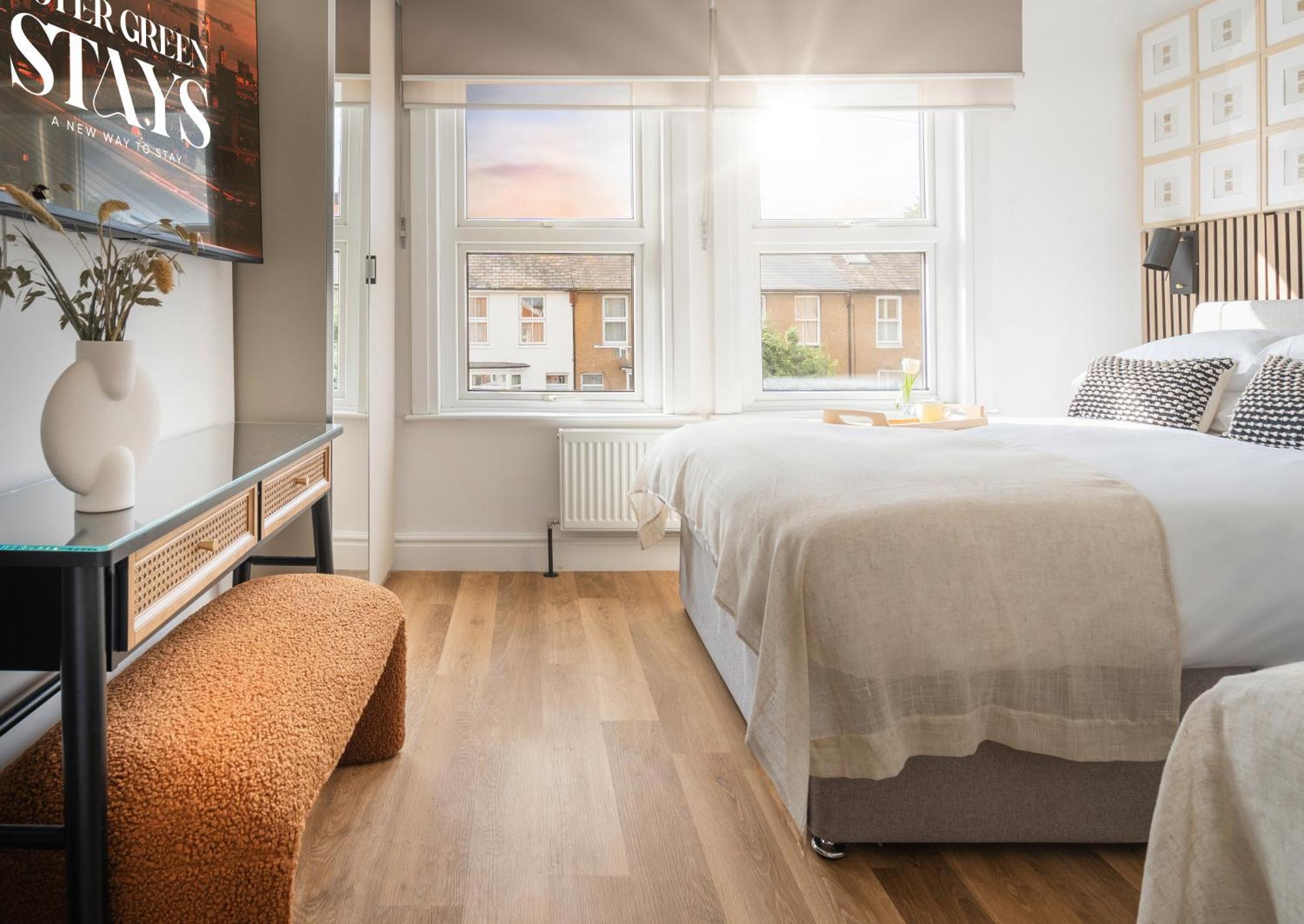 Newly Designed, 2Br Apt, 5Min From Northwood London Tube Station, Nato Hq, Ideal For Wembley, Warner Studio, Contractors Bagian luar foto