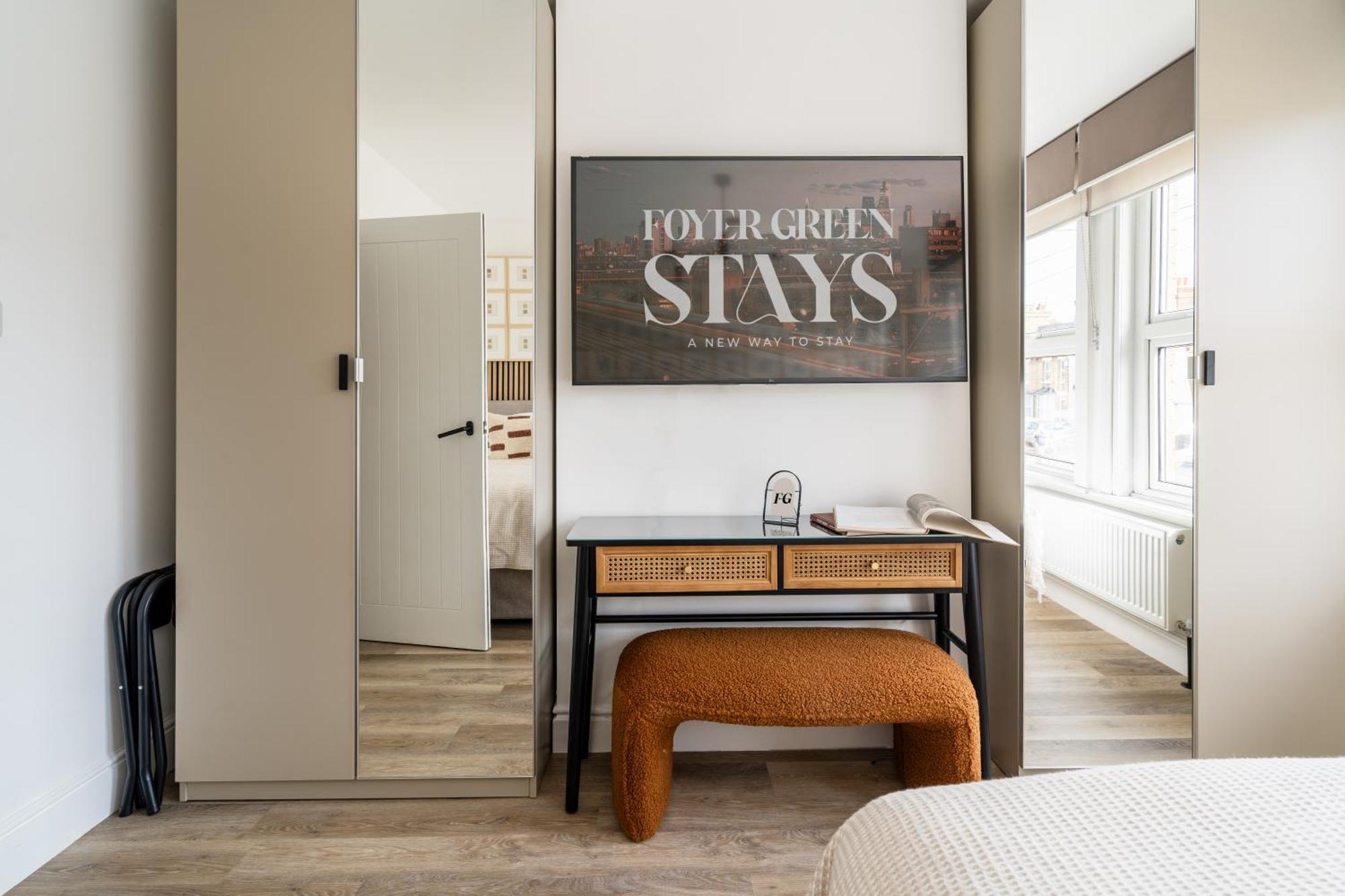 Newly Designed, 2Br Apt, 5Min From Northwood London Tube Station, Nato Hq, Ideal For Wembley, Warner Studio, Contractors Bagian luar foto